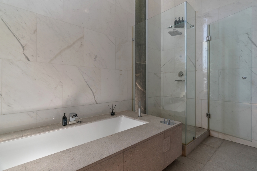 5 Bedroom Property for Sale in Clifton Western Cape